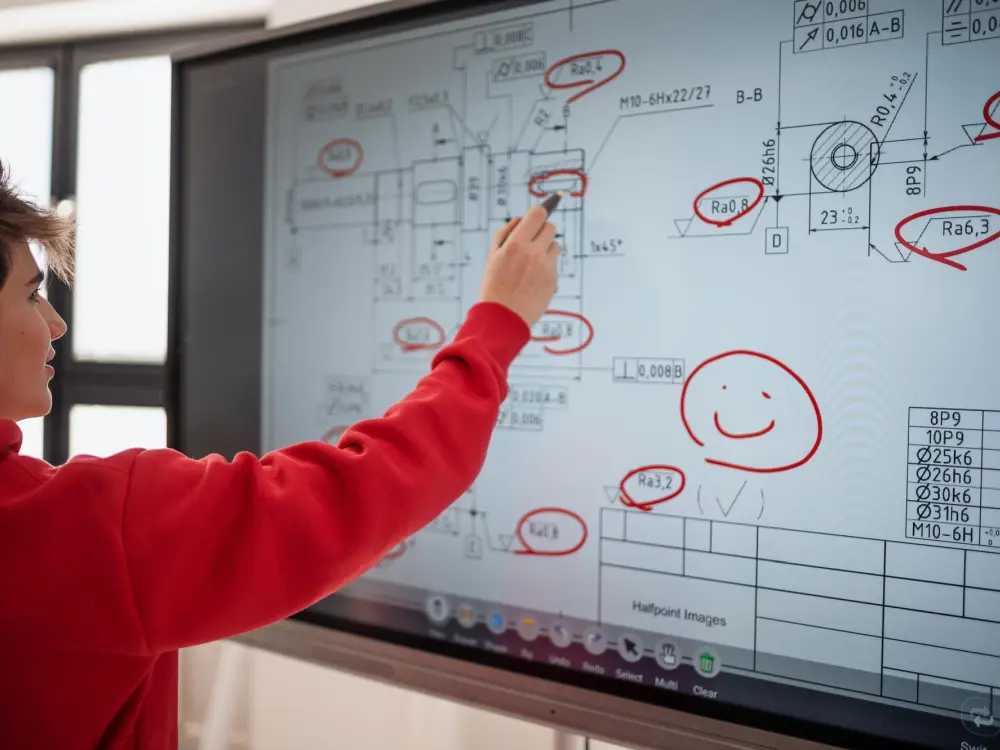 8 Amazing Benefits of Smartboards for Hybrid Learning arvia israk solutions