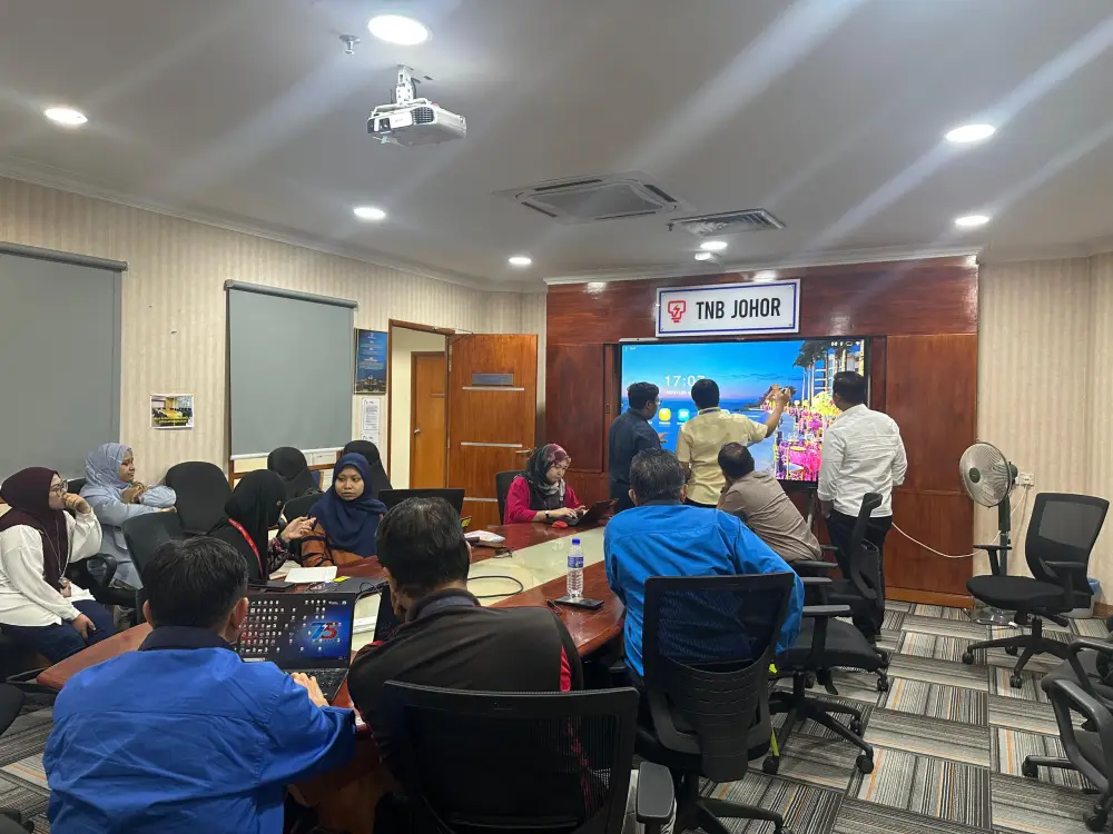 TNB Johor Enhances Collaboration with ARVIA Smartboard and Advanced Camera Solution