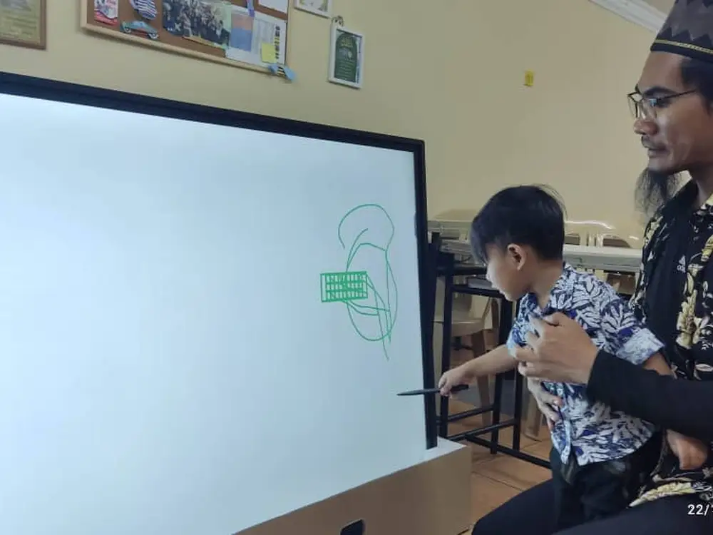 Enhancing Quran Learning at Pertubuhan Pendidikan Anak-Anak with ARV200-65 Smartboard