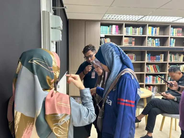 24-Inch Floor Standing Kiosk at Institut Veterinar Malaysia