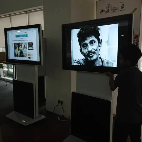 Engaging Visitors with Interactive Touchscreen Exhibits