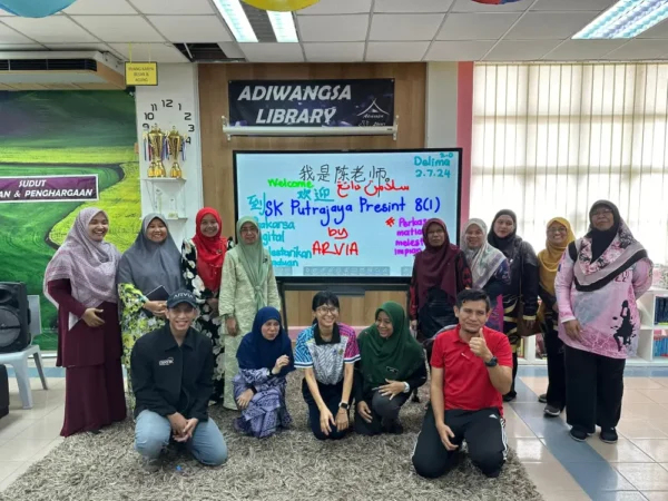 Transforming Education through Smartboard: A Technological Leap at Sekolah Kebangsaan Putrajaya Presint 8(1)