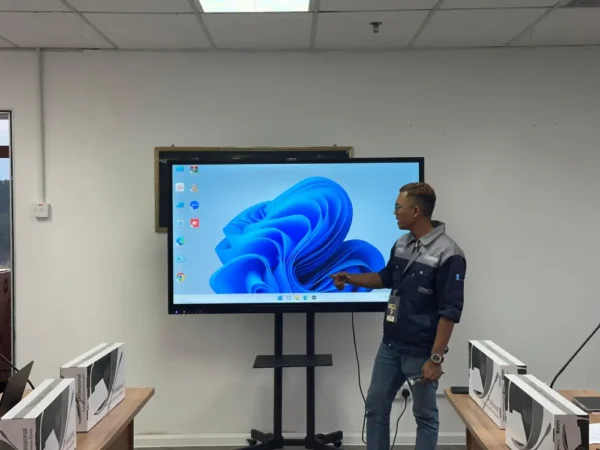 interactive smartboard AKM Enterprise arvia israk solutions