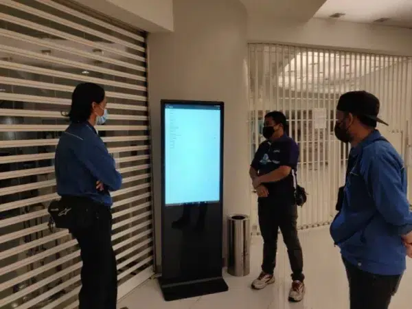 kuala-lumpur-city-centre-klcc-touchscreen-floor-standing-kiosk-004