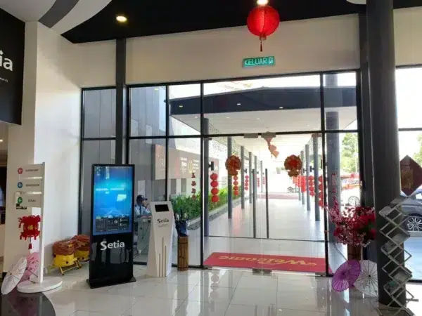 setia-trio-sales-galleria-touchscreen-floor-standing-kiosk-003