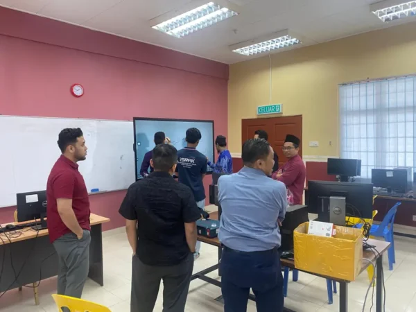 Tajdid Corporation Supplies 2 Units of 75-inch Smartboard Windows for Sekolah Agama