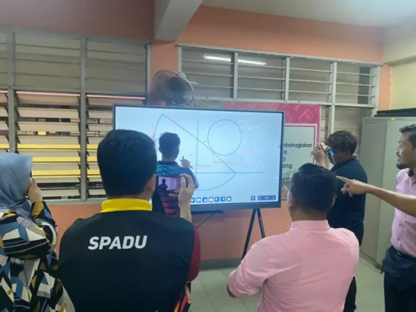 smartboard--arv200-75-smk-pasirgudang2-002