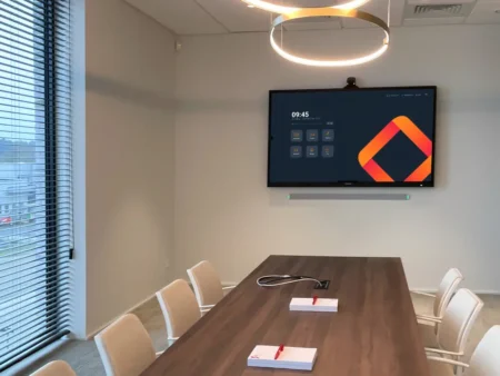 smartboard-meeting-room-arvia-001