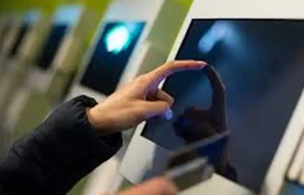 Transform Your Business with 7 Powerful Benefits of Interactive Touchscreen Technology