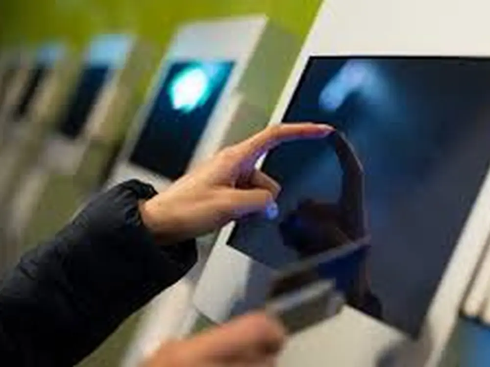 Transform Your Business with 7 Powerful Benefits of Interactive Touchscreen Technology