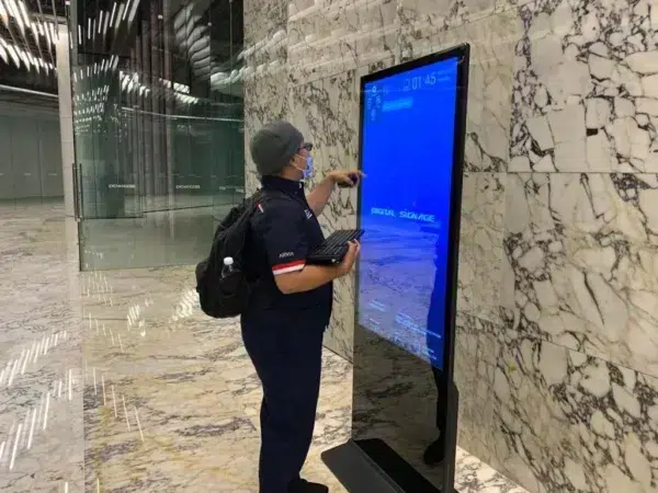 trx-exchange-touchscreen-floor-standing-kiosk-003